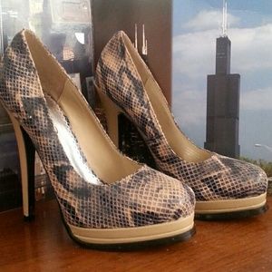 *HP 10/25&12/29*BEBE Regent Snakeskin Pump